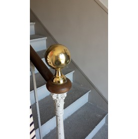 Boule d'escalier ronde en laiton poli