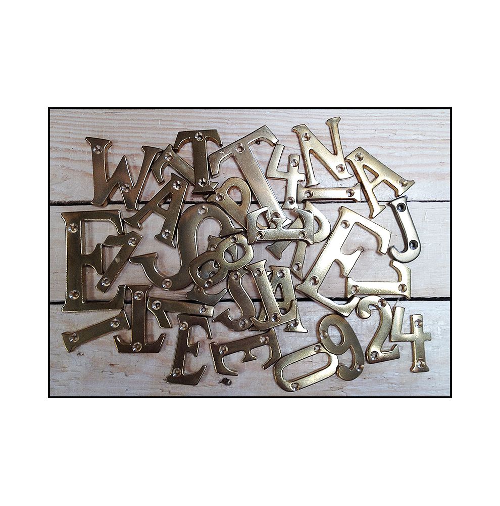 Lettres de l'alphabet en laiton poli