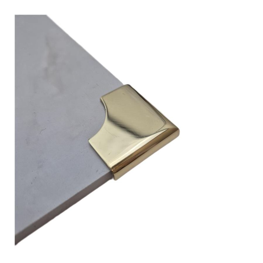 Lot de 8 petits angles 30 x 30 mm avec rebord en laiton Lot de 8 petits angles 30 x 30 mm avec rebord en laiton