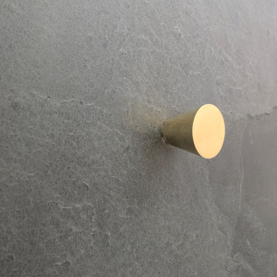 Bouton de meuble conique en laiton poli