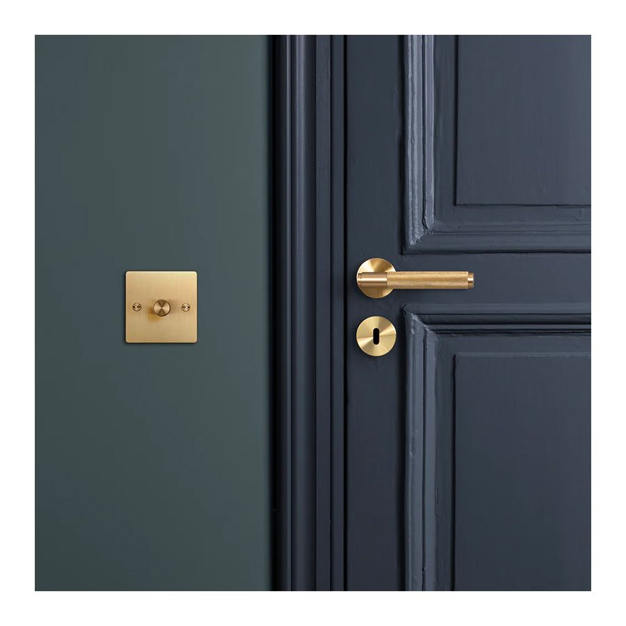 Poignée de porte moderne guilloché en laiton brossée