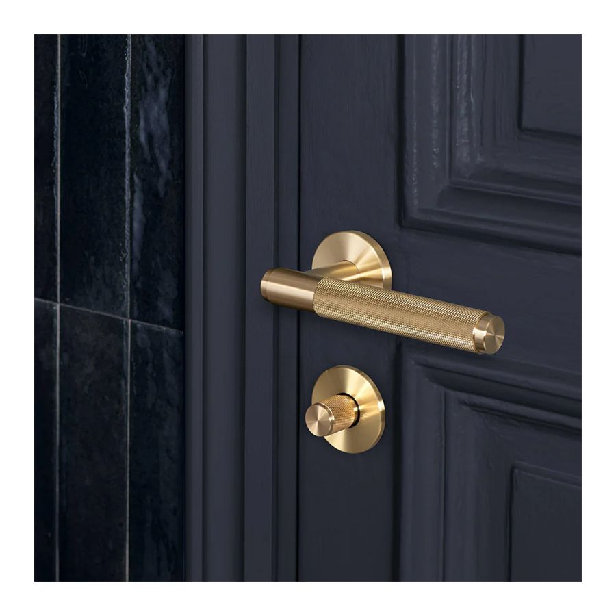 Poignée de porte moderne guilloché en laiton brossée