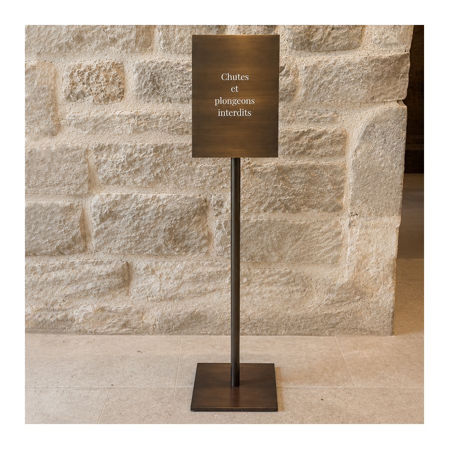 Signalétique sur mesure en laiton poli