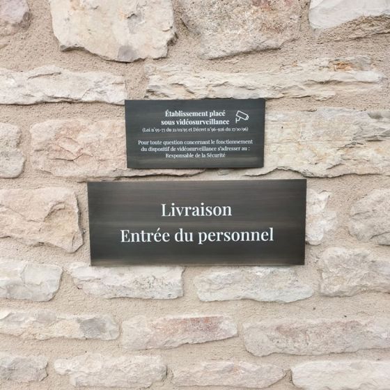 Signalétique sur mesure en laiton poli