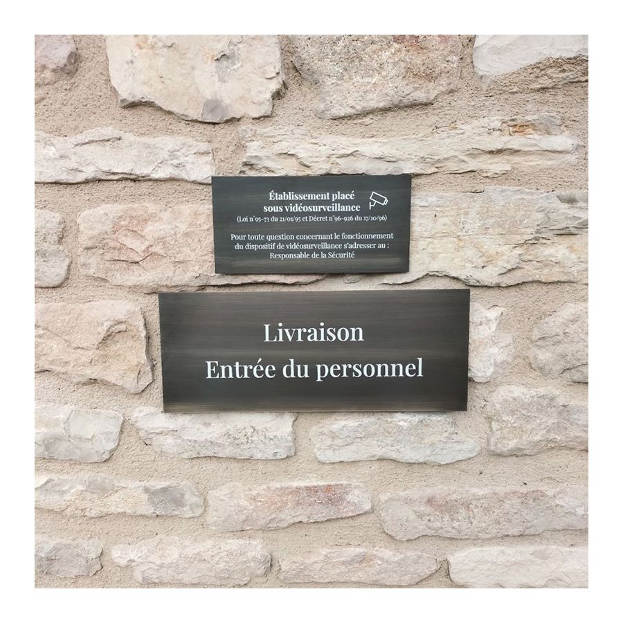 Signalétique sur mesure en laiton poli